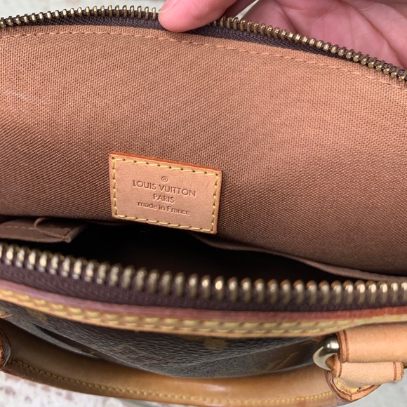 Louis Vuitton Lock It - Picture 5 of 7